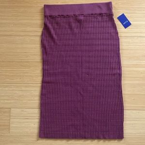 Apt 9 knitted skirt - new with tags. Medium.